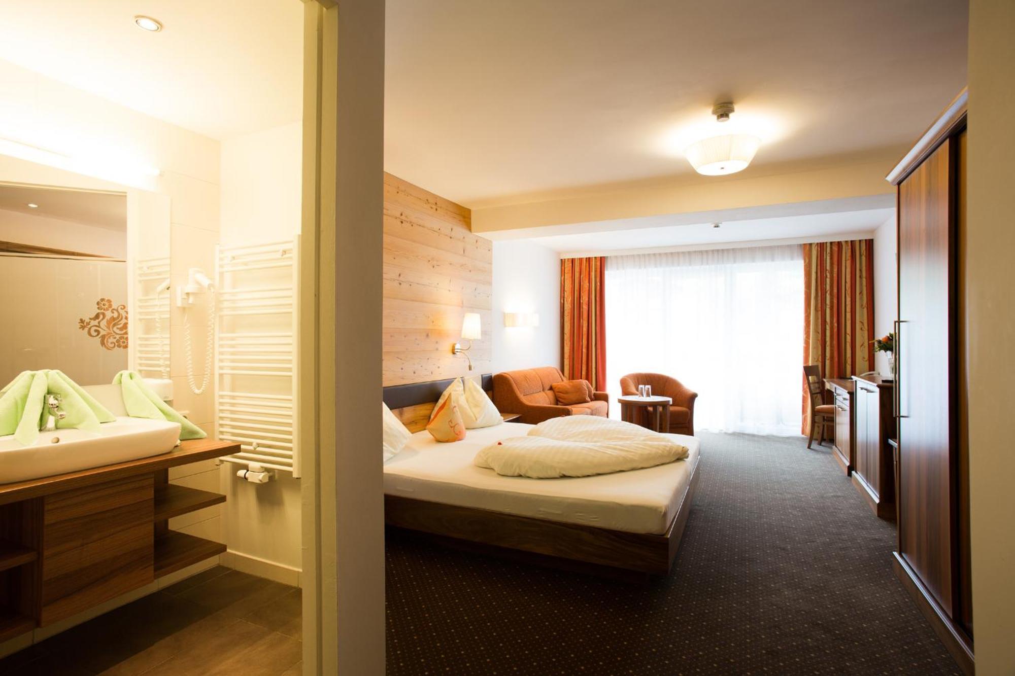 Hotel Lohningerhof Maria Alm am Steinernen Meer Pokoj fotografie